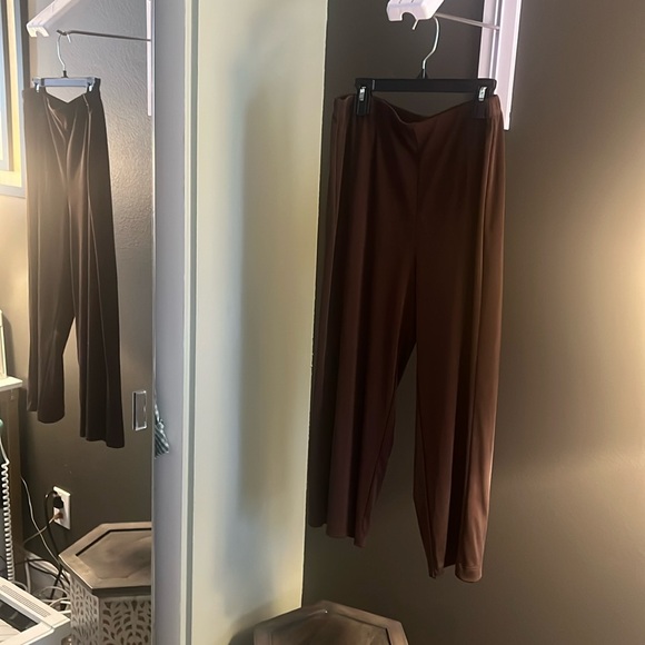 Chico’s, brown capri pants, size 1/Medium - Picture 2 of 6